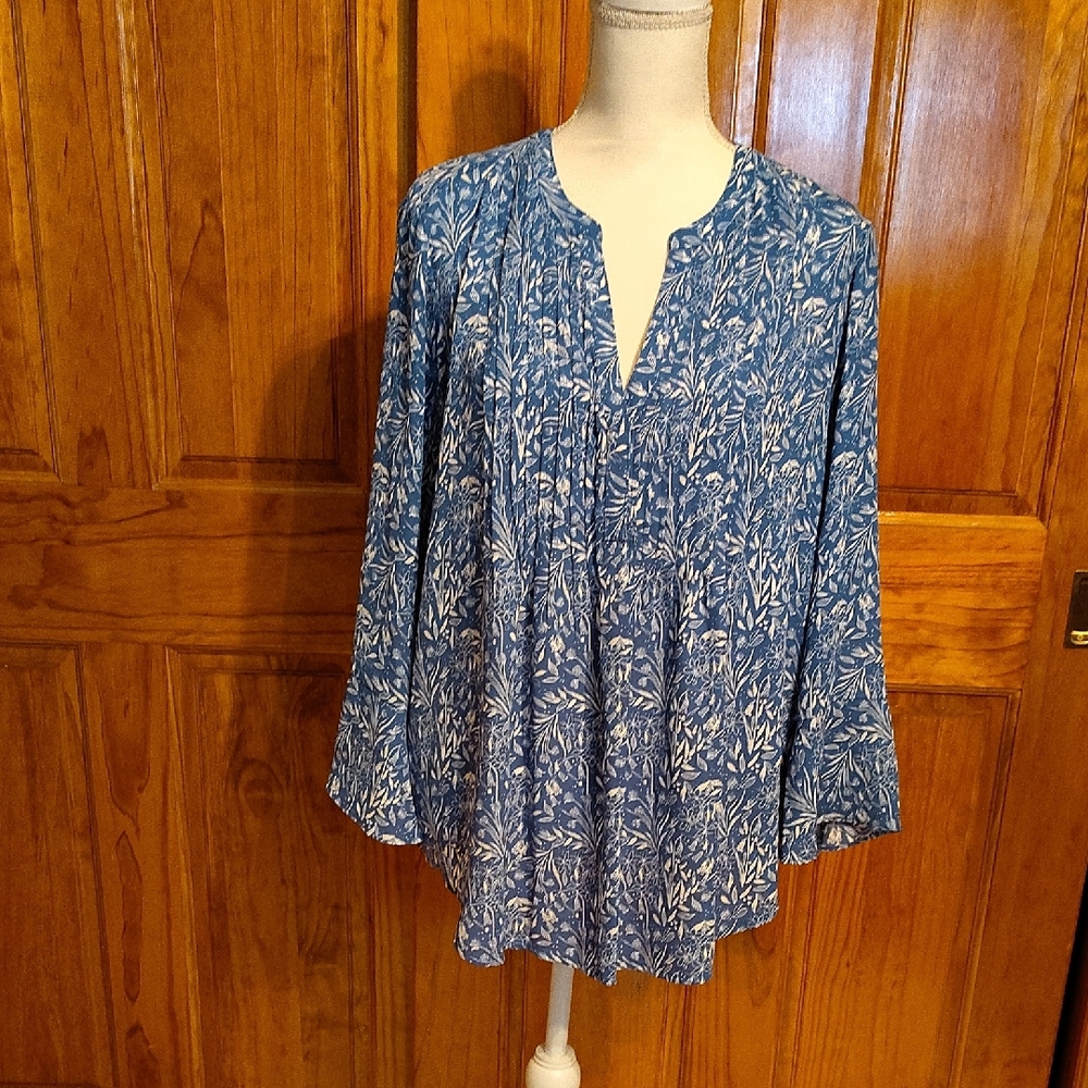Style & Co. Blue and White 3/4 Sleeve Pleated Blouse
